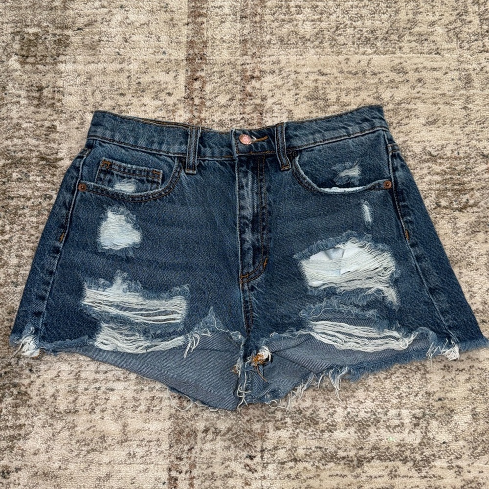 SNEAK PEEK distressed denim shorts (S) (26-27)